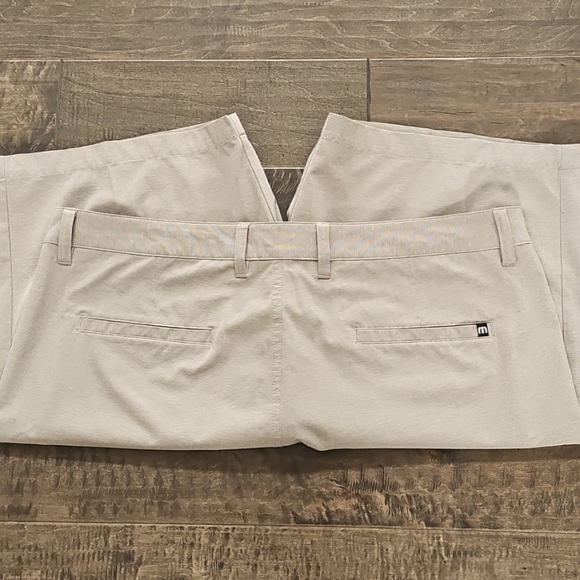 Travis Mathew Light Beige Flat Front Shorts sz 38 - Picture 5 of 7
